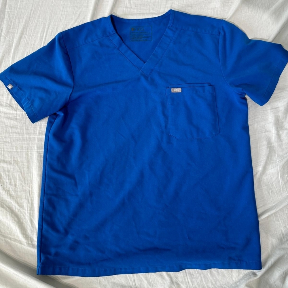Figs Men’s V-Neck Scrub Top in Royal Blue